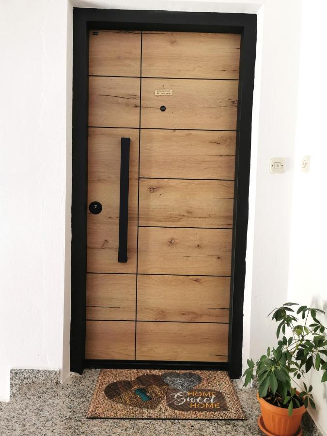 Ulike I Pini Apartment Pula Bagian luar foto